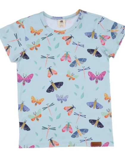 maglietta azzurra a manica corta per bambini con stampa di tante farfalle colorate