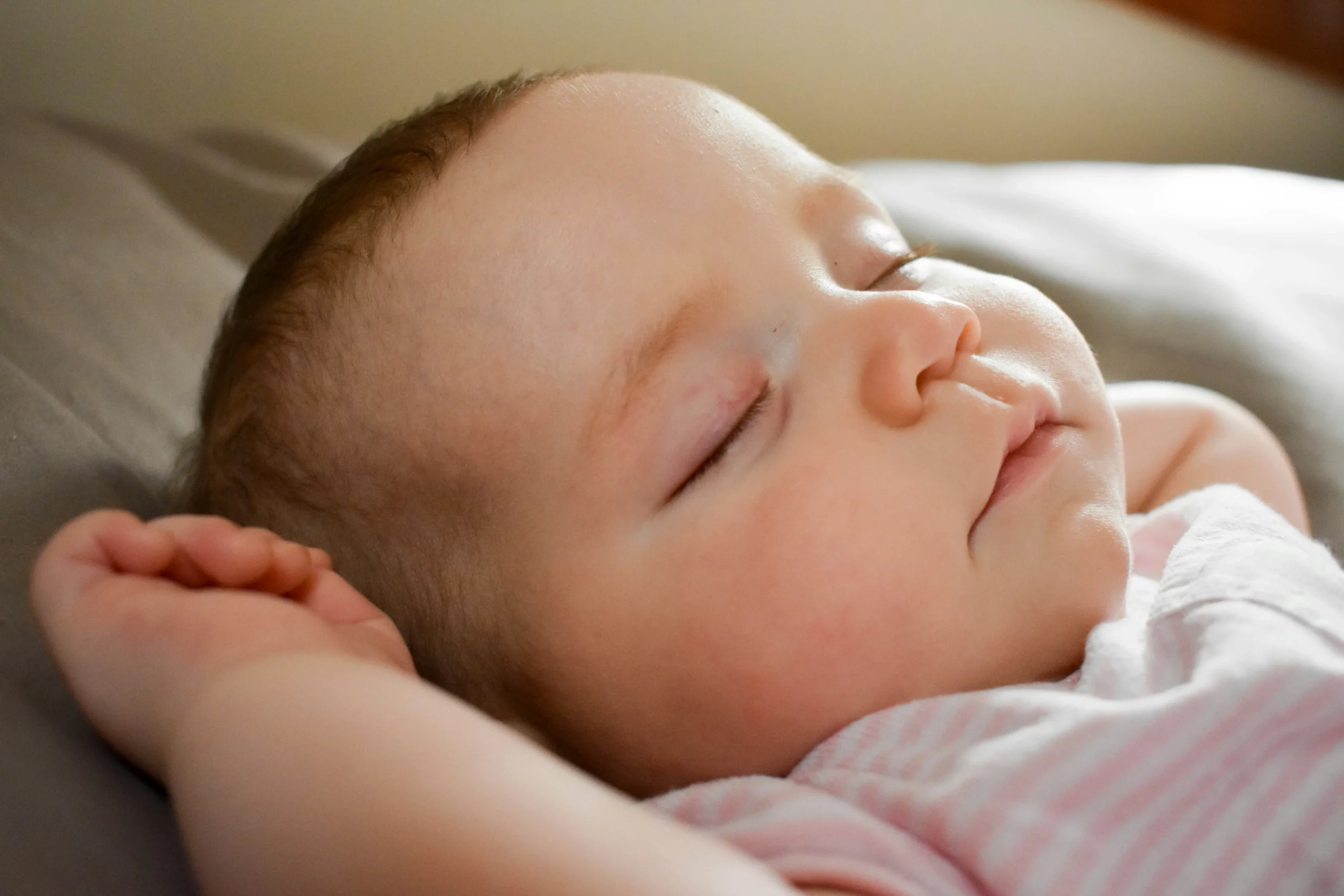 primo piano di bambino che dorme