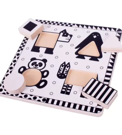 puzzle in bianco e nero in legno con animali per bambini piccoli