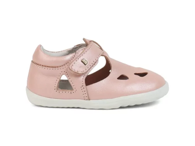 sandali chiuso primi passi per bambini di colore rosa della marca bobux